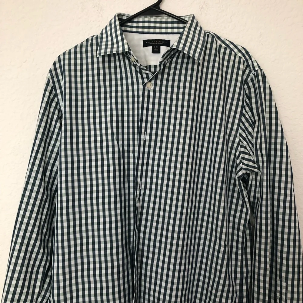 Banana Republic Men’s Plaid Button Down Shirt